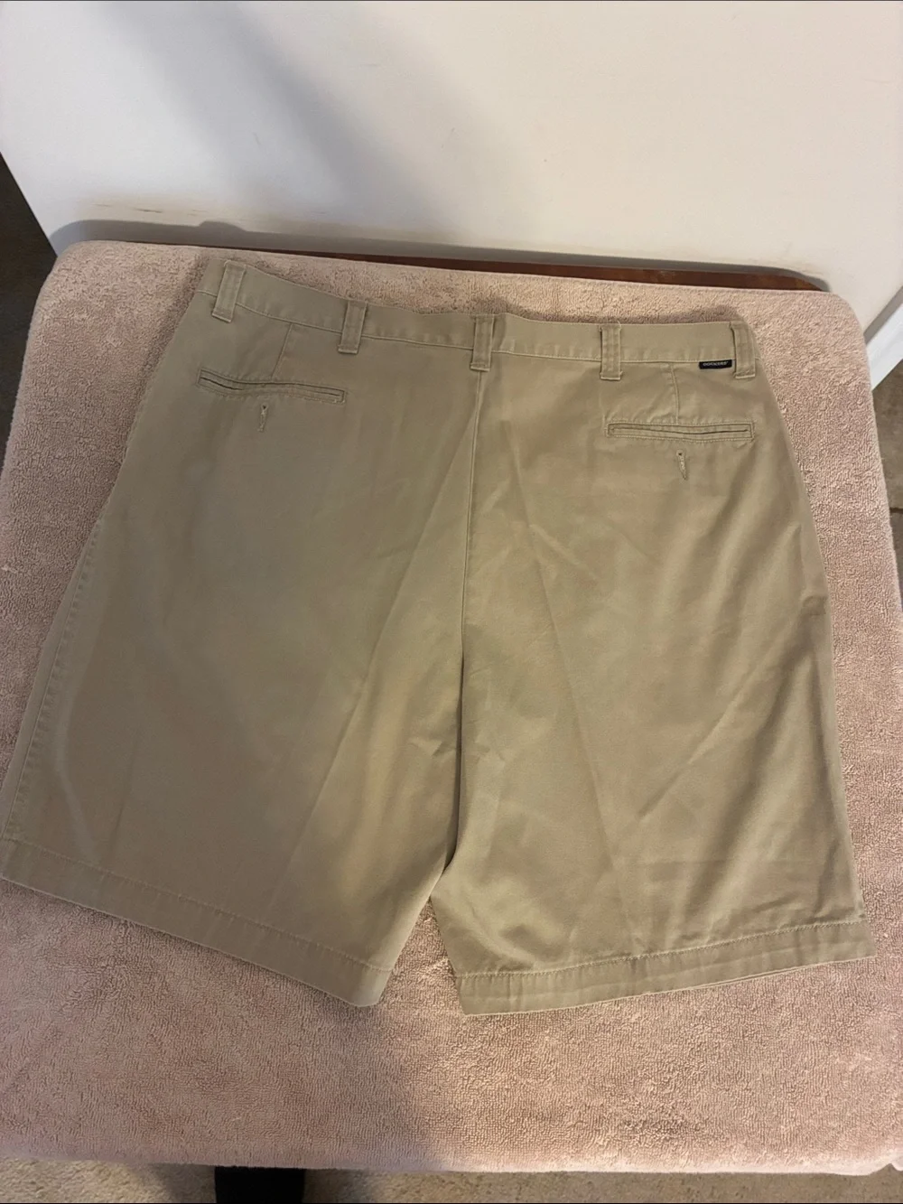 Dockers size 42 Men's Flat Front Shorts in Khaki